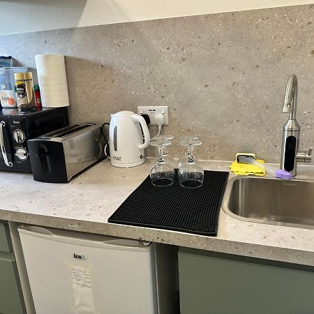 Modern Flat In Central Egham By Windsor Castle, Staines-Upon-Thames And Heathrow Airport Esterno foto