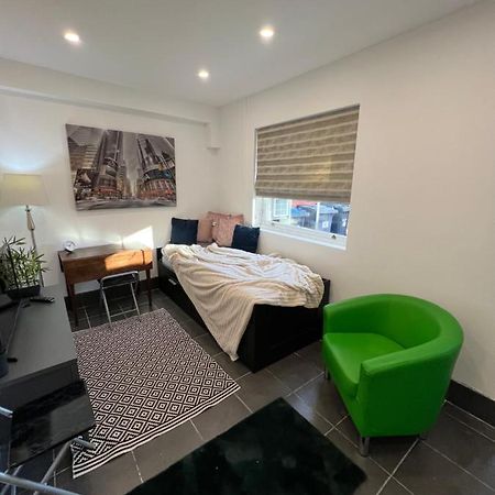 Modern Flat In Central Egham By Windsor Castle, Staines-Upon-Thames And Heathrow Airport Esterno foto