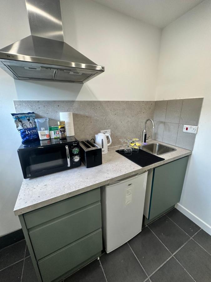 Modern Flat In Central Egham By Windsor Castle, Staines-Upon-Thames And Heathrow Airport Esterno foto