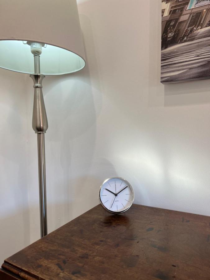 Modern Flat In Central Egham By Windsor Castle, Staines-Upon-Thames And Heathrow Airport Esterno foto