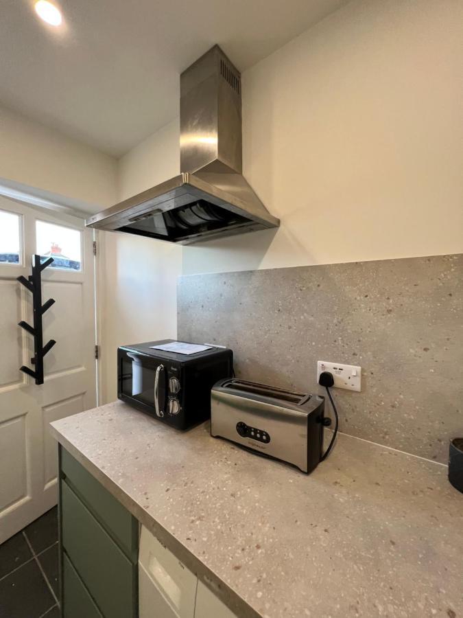 Modern Flat In Central Egham By Windsor Castle, Staines-Upon-Thames And Heathrow Airport Esterno foto