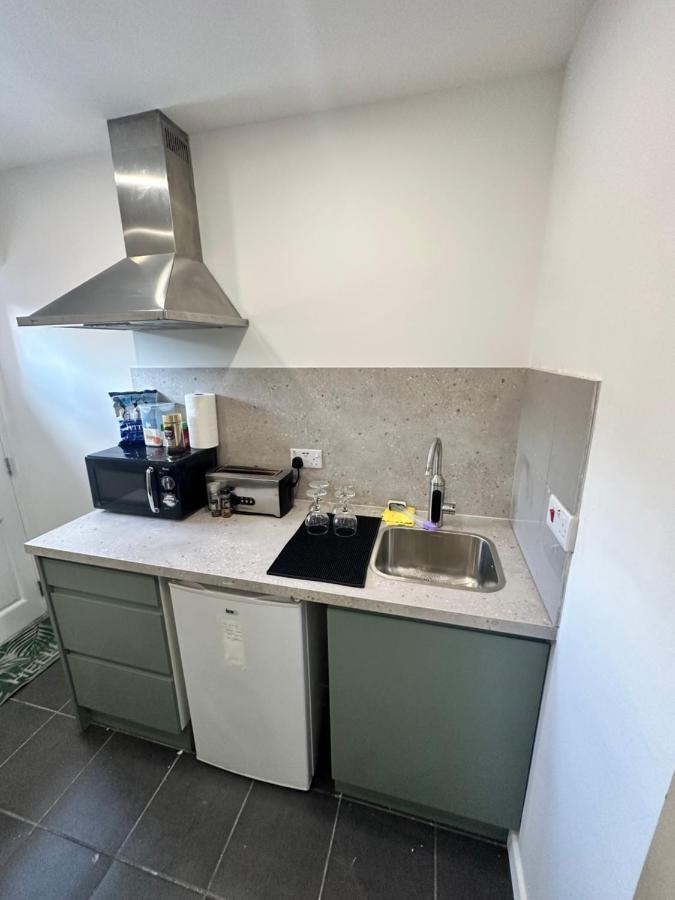 Modern Flat In Central Egham By Windsor Castle, Staines-Upon-Thames And Heathrow Airport Esterno foto