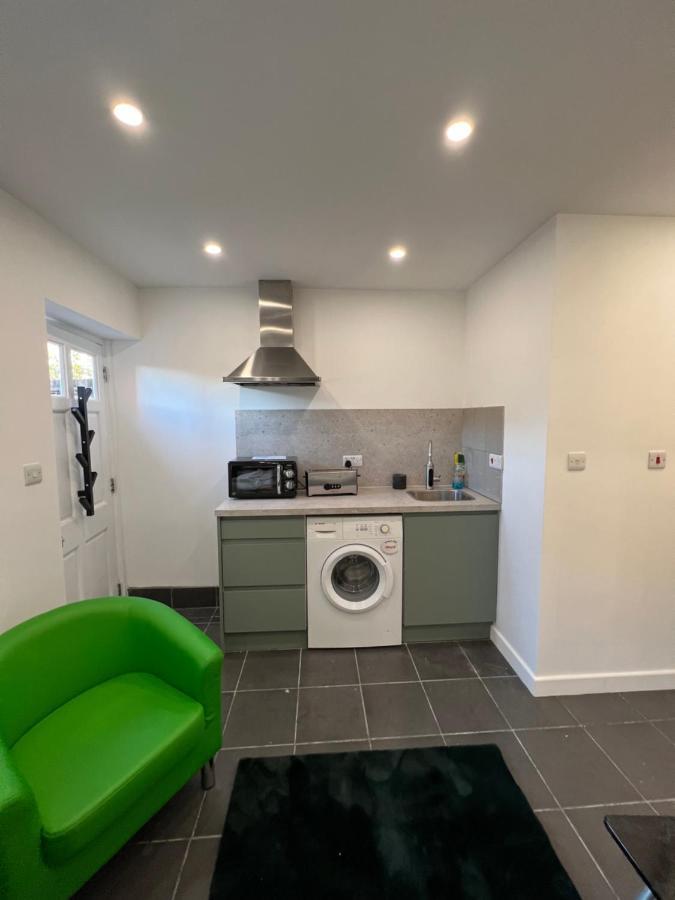 Modern Flat In Central Egham By Windsor Castle, Staines-Upon-Thames And Heathrow Airport Esterno foto