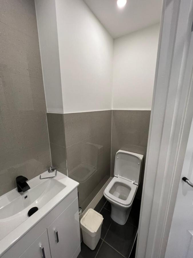 Modern Flat In Central Egham By Windsor Castle, Staines-Upon-Thames And Heathrow Airport Esterno foto