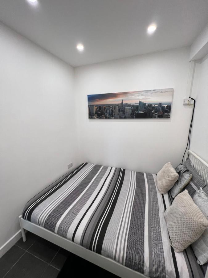 Modern Flat In Central Egham By Windsor Castle, Staines-Upon-Thames And Heathrow Airport Esterno foto