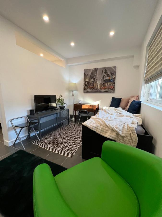 Modern Flat In Central Egham By Windsor Castle, Staines-Upon-Thames And Heathrow Airport Esterno foto