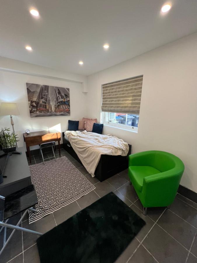 Modern Flat In Central Egham By Windsor Castle, Staines-Upon-Thames And Heathrow Airport Esterno foto